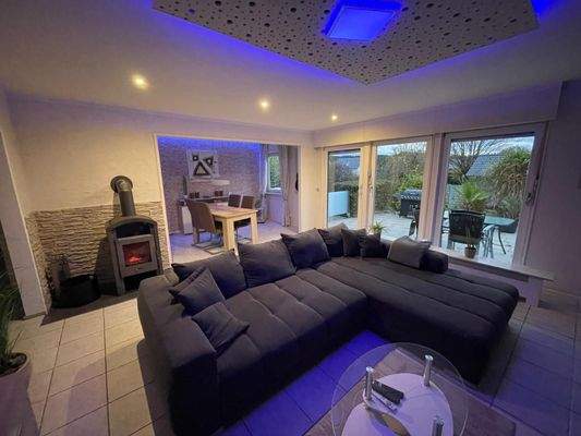 Wohnzimmer und Esszimmer 