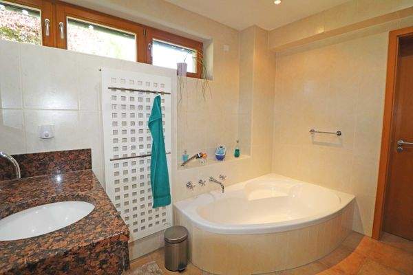 Badewanne Spa Bereich.jpg