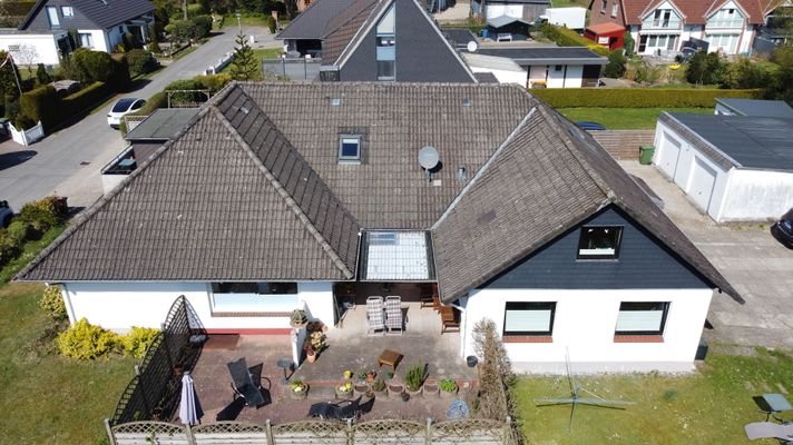 U-förmiges Mehrfamilienhaus