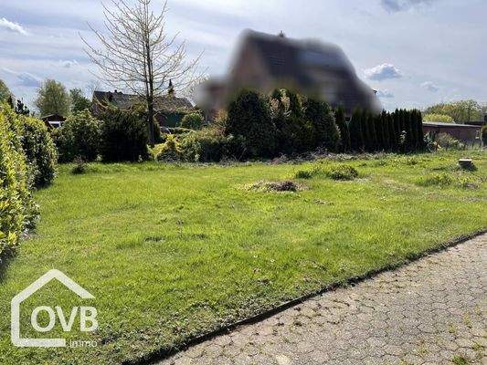 Blick von der Seite auf das Grundstück