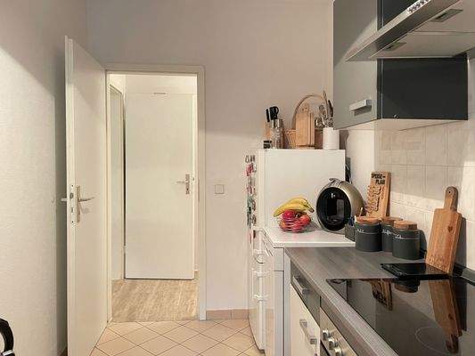 Küche, Blick in den Flur.JPG