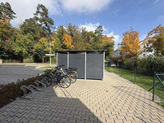 Fahrradplatz+Müllhaus