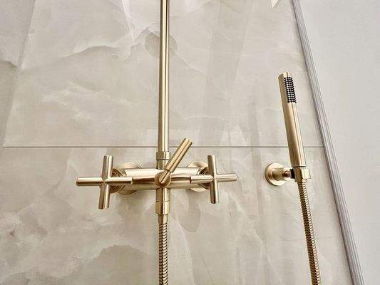 Exklusive Messing-Armaturen der Firma Dornbracht