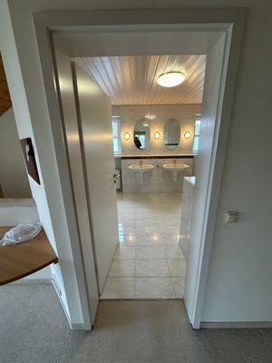 Blick ins Badezimmer
