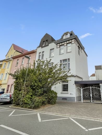 Faktor 17! Charmantes Altbau-Mehrfamilienhaus in zentraler Lage von Krefeld zum Verkauf!
