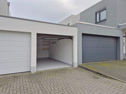 Gut anfahrbare Garage