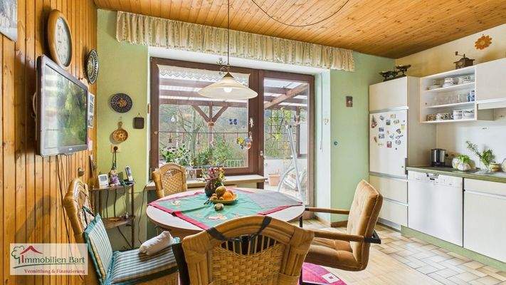 EG - Küche mit Zugang zum Balkon