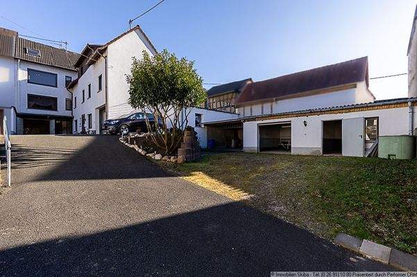 Carport und weitere Garage