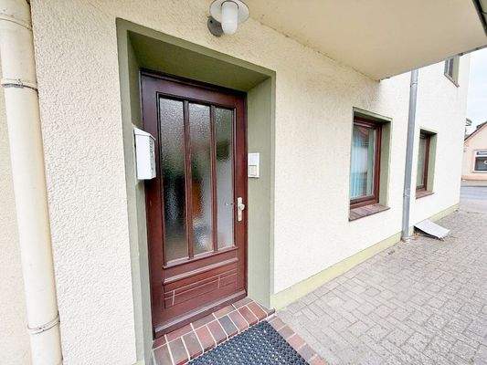 Nebeneingang zur OG-Wohnung