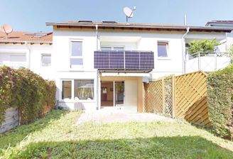 Außenansicht mit Garten