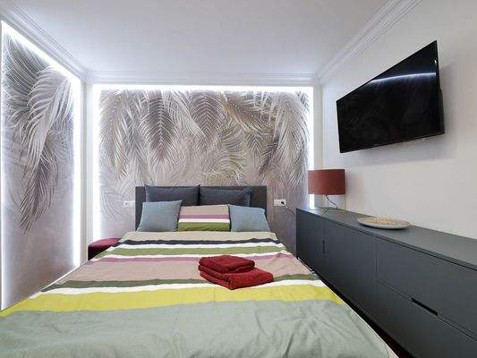 202 Bett, Kommode, TV (1 von 1).jpg