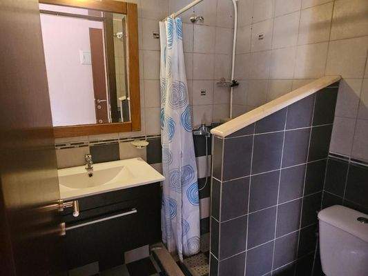 Kreta, Neapoli: Geräumige Wohnung zu verkaufen