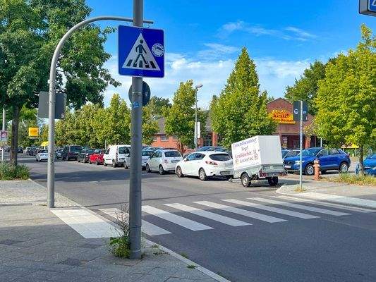 Netto schräg links gegenüber