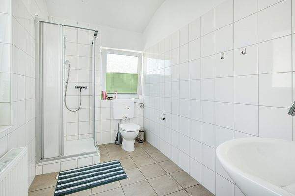 weiteres Duschbad