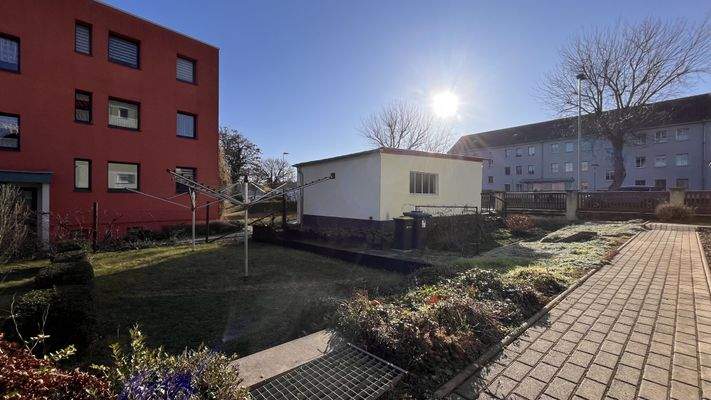 Garten und Rückansicht Garage