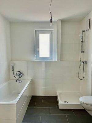 Beispiel Badewanne + Dusche