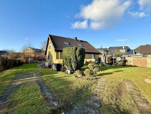 Gartengrundstück + Außenansicht