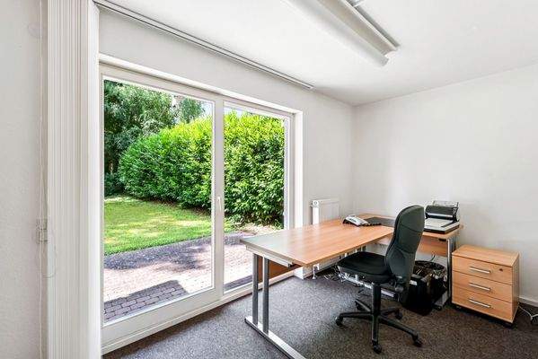 Büro-/Praxisraum mit Zugang Garten 