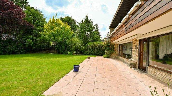 große Sonnenterrasse