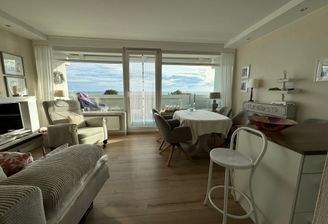 Ausblick durch das Wohnzimmer