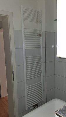 großer Handtuchheizkörper