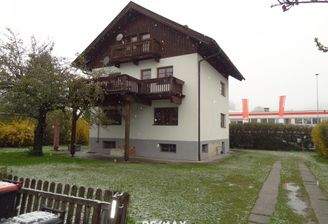 Bestandsgebäude Südansicht mit Garten