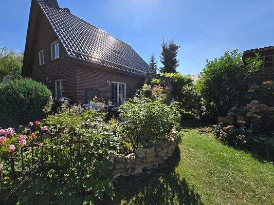 Ansicht Norden mit Gartenbereich