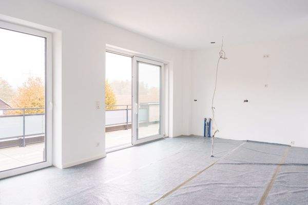 Küche im Ist Zustand- Parkett ist abgedeckt