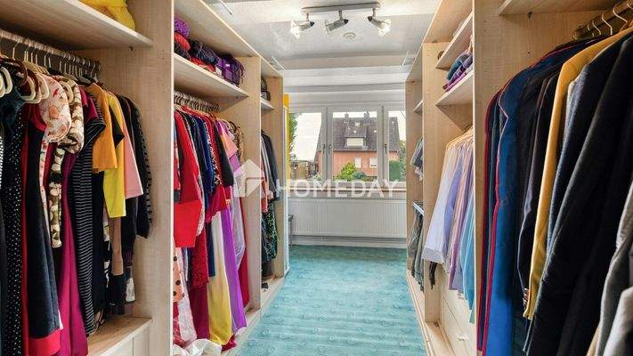 1. OG Ankleidezimmer 1