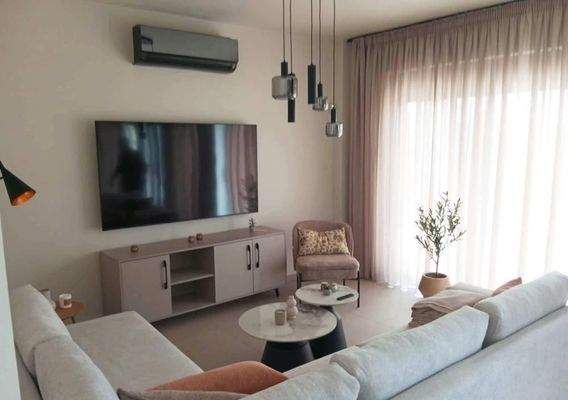 Kreta, Ligides: Großes modernes Haus in der Nähe des Agia-Sees zu verkaufen