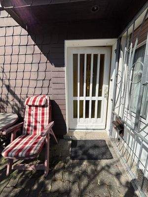 Ansicht vom Nebeneingang im Untergeschoss