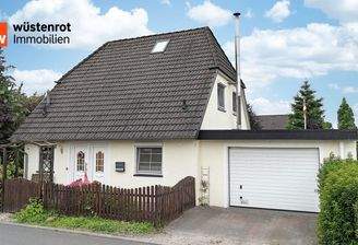 Vorderansicht mit Garage