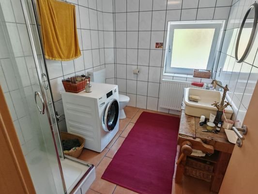 Bad mit Dusche und WC Nebengebäude (OG)