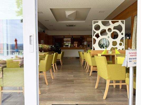 Blick ins Restaurant / Haupthaus links