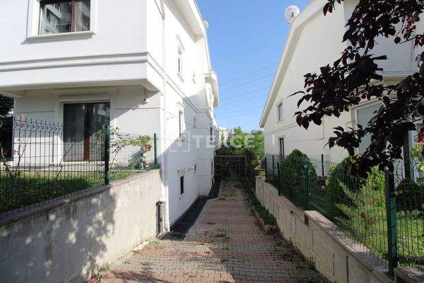 Spacious Stylish Villa with Private Garden in Ankara Çayyolu