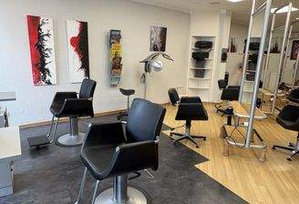 Friseursalon im EG