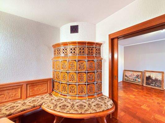 EG Wohnzimmer Kachelofen