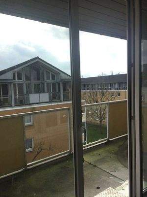 Balkon mit Glasfront.jpg