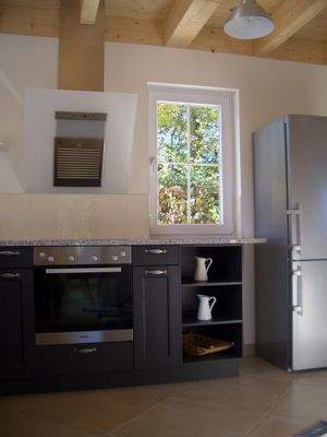 Küche mit Granitarbeitsplatte