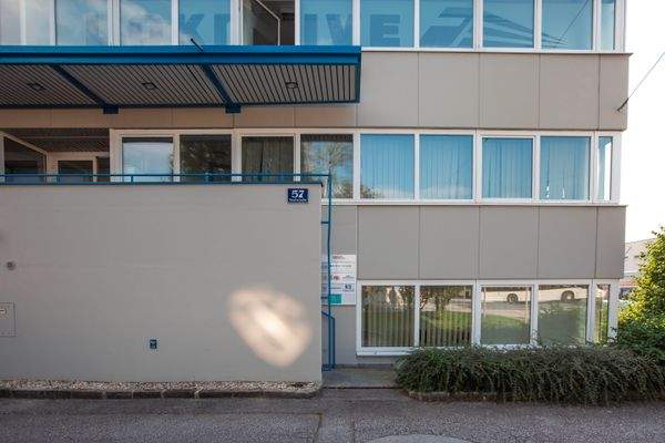 Gebäude Straßenseite