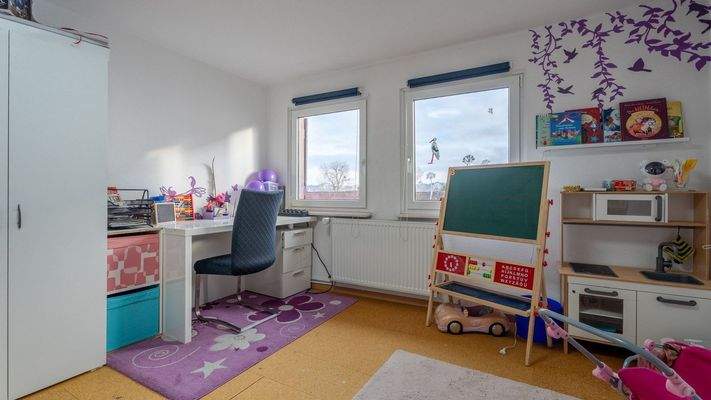 Helles und großes Kinderzimmer