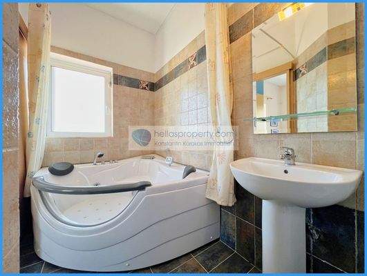 2751d131b86d4dcf9282607b302b4057-original