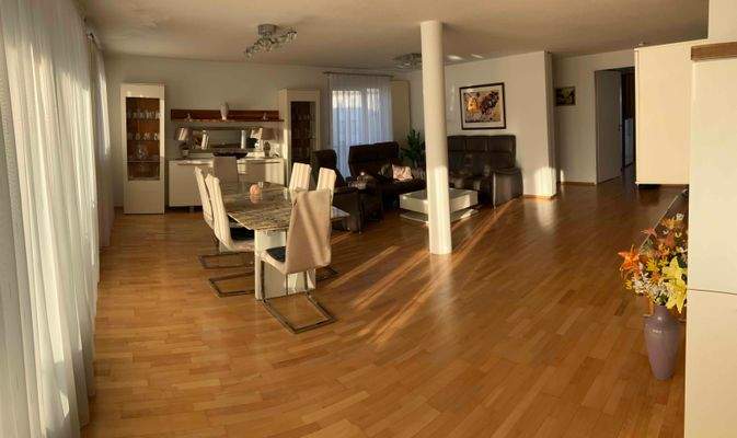 Wohnzimmer und Essbereich Singen.jpg