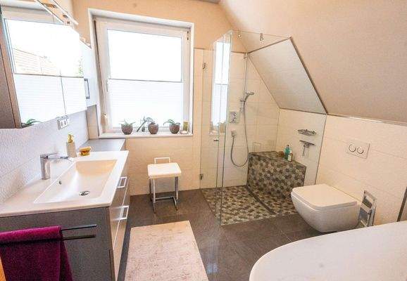 frisch renoviertes Badezimmer