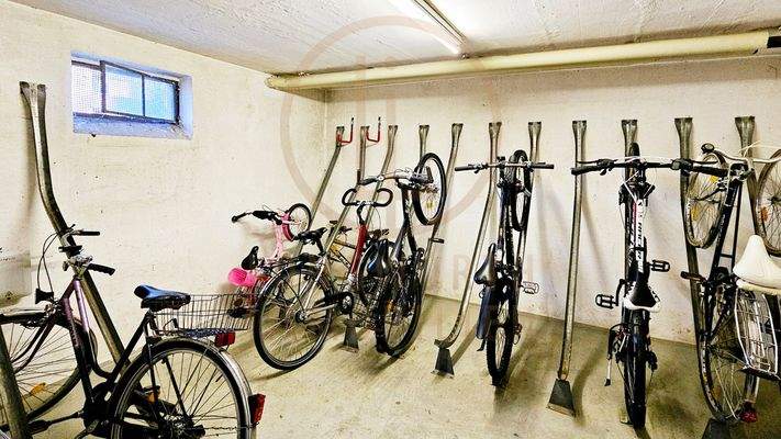 Neuburg-Fahrradkeller