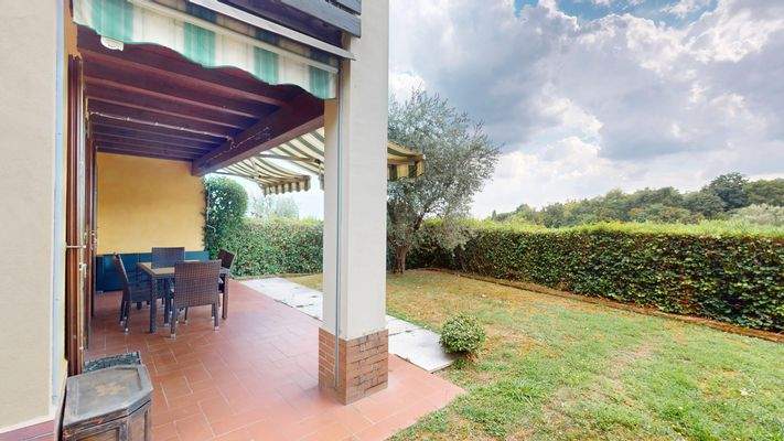 NA-072-9-Appartamento-arredato-con-corte-esclusiva