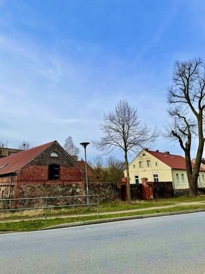 Straßenansicht mit Atelier