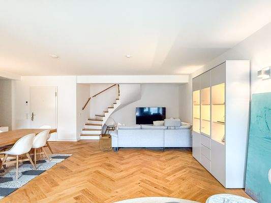 Wohnbereich und Aufgang