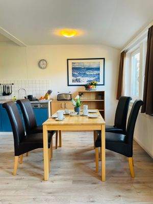 Esstisch für 4 Personen.jpeg