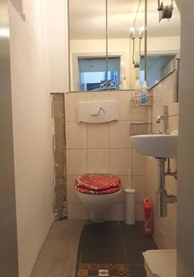 Gewerbeeinheit re., Toilette im UG